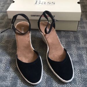 Bass sandals, suede with ankle strap
